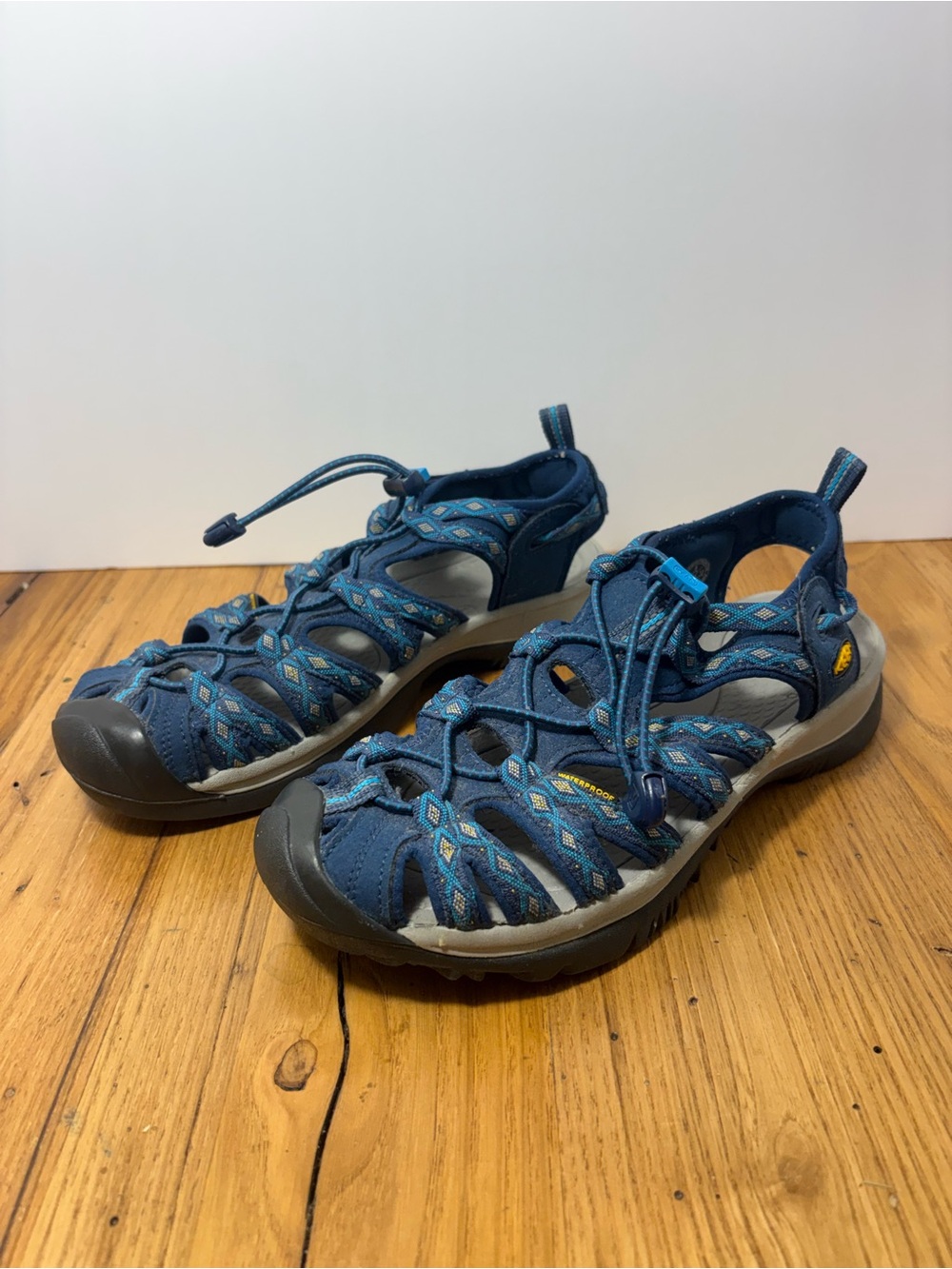 KEEN || Whisper Women’s Waterproof Hiking Sandals with Blue Geometric Pattern 8